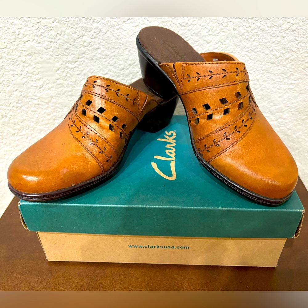 Clarks Bendables Tan Mules